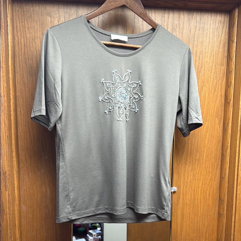 Elegant Olive Short Sleeve Top with Embroidery